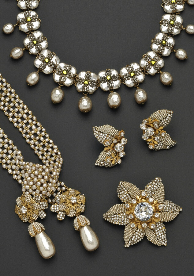 復古華麗服飾與文藝珠寶的搭配藝術